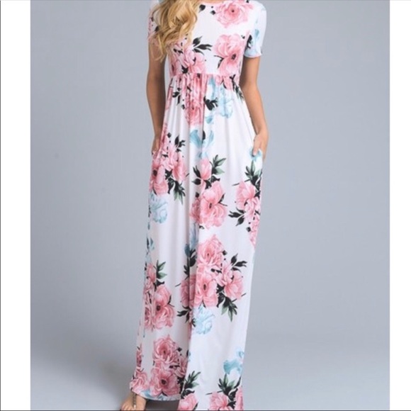 Dresses & Skirts - Floral maxi dress with pockets